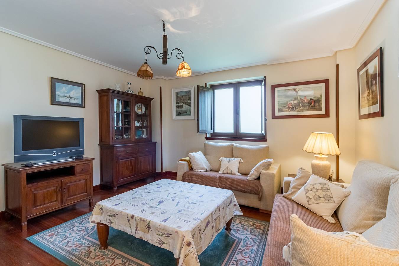 Apartamento entero, Casa Torre De Guriezo 6 Plazas con vistas a la montaña, balcón y Wi-Fi in Guriezo, Costa de Cantabria