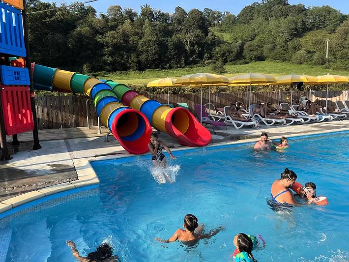 Mobil home pour 10 personnes, avec piscine et terrasse à Peyrouse - 3