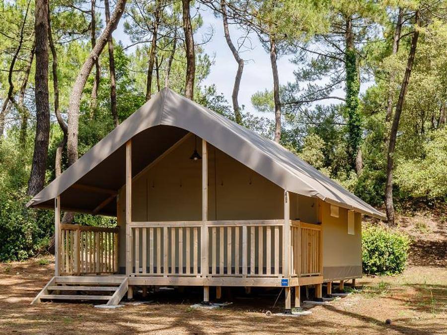 Camping Demoiselles Plage - Tente en toile et en bois 4 personnes - Tente Lodge Confort (2 chambres - Sans sanitaires) 4 pers.  in Saint-Hilaire-de-Riez, Vendée