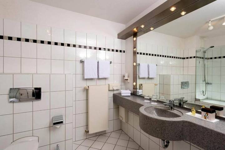 Ferienwohnung für 6 Personen, mit Sauna und Whirlpool sowie Pool in Kleinzerlang - 4