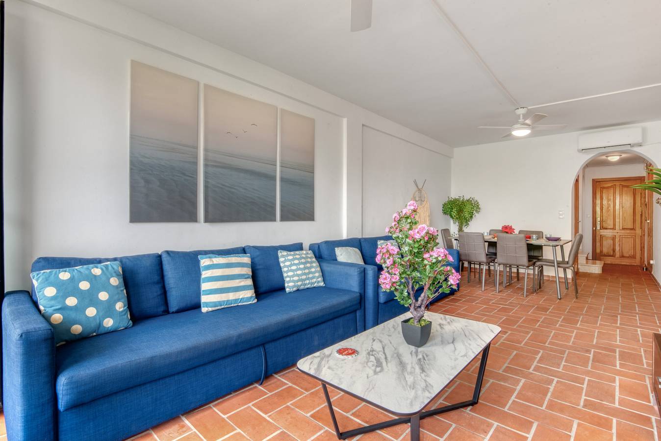 Apartamento entero, Apartamento 'Chill Beach' con piscina compartida, Wi-Fi y aire acondicionado in Almadraba, Costa Blanca