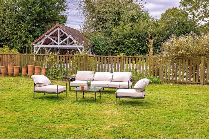 Location de vacances pour 24 personnes, avec Jardin dans Bœurs-en-Othe