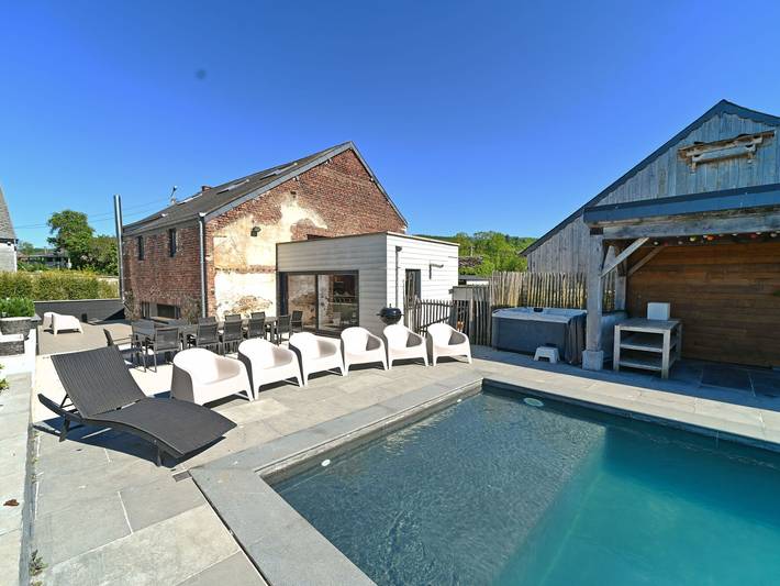 Location de vacances pour 12 personnes, avec Terrasse et Piscine dans Ambly