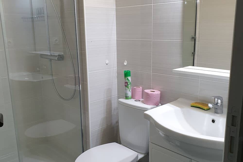 Appartement entier, Appartement Maison avec Spa 6 personnes proche mer in Hôpital-Camfrout, Région de Brest