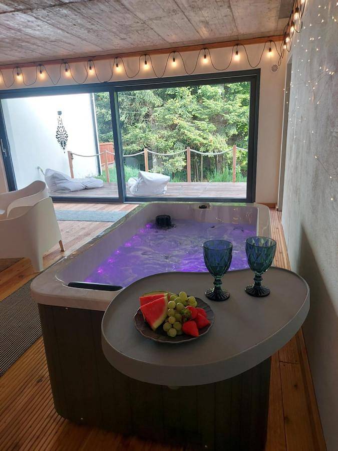 Cały apartament, Szumidomki strefa z jacuzzi sauna widok na potok las in Zawoja, Karpaty (Polska)