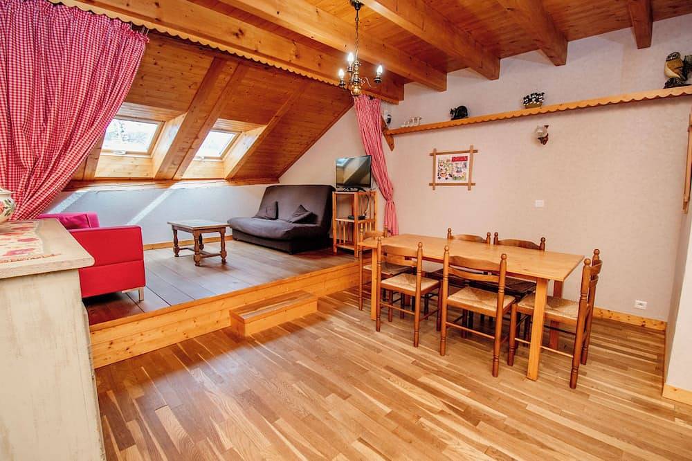 Entire apartment, Apartment in Comtoise farmhouse Children's playground and equipment in Mouthe-Lac et Mont d’Or, Jura Francais