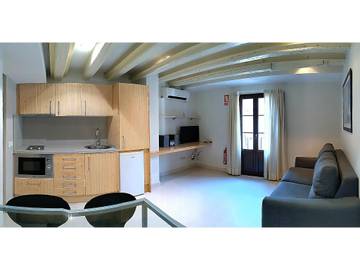 Holiday Apartment for 2 People in Ciutat Vella, Barcelona, Photo 4