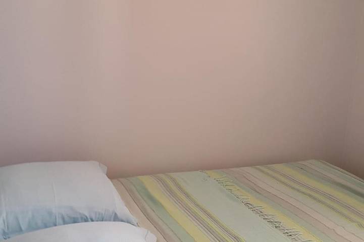 Appartement entier, La plage à 1 minute à pied, superbe  vue mer,parking privé, terrasse. in Cannes La Bocca, Cannes
