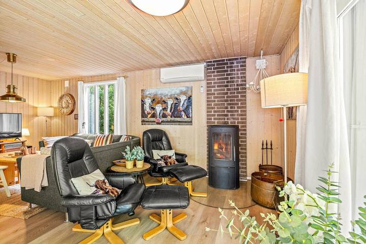Comfortable holiday home with sauna and wood-burning stove in Houstrup, Varde Region