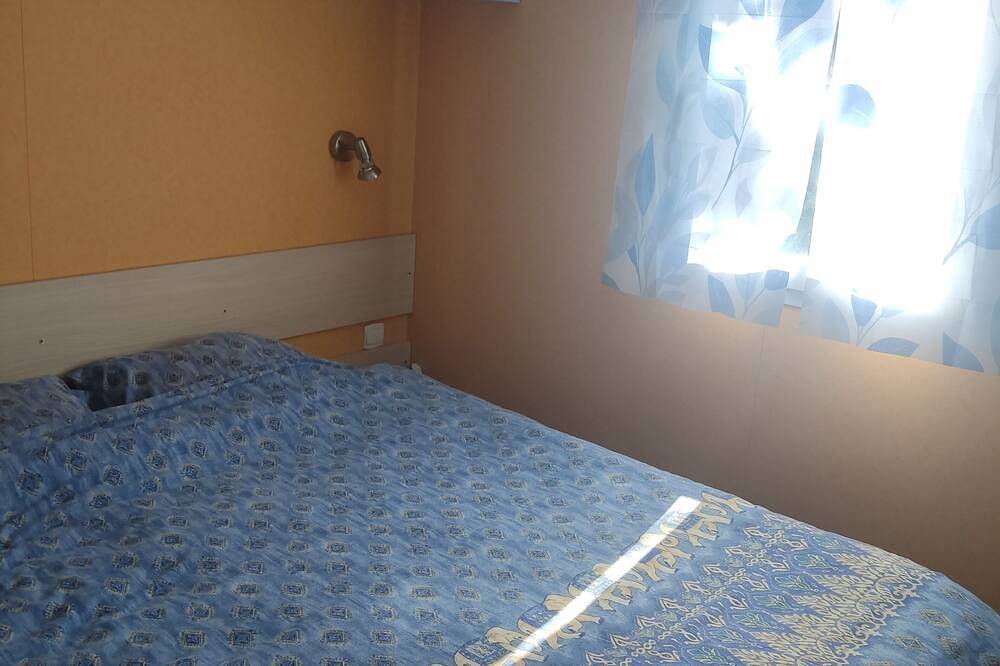 Spacious mobile home with terrace and lake view, ideal for families. in Bairon-et-ses-Environs, Ardennen