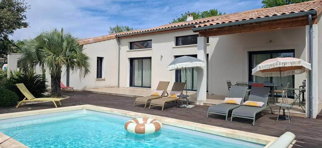 Villa pour 6 personnes, avec vue ainsi que jardin et piscine - 1
