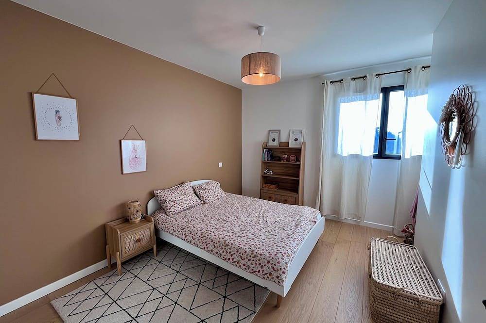 Quiet family house between sea and mountains with swimming pool - sleeps 8 in Bassussarry, Bayonne region