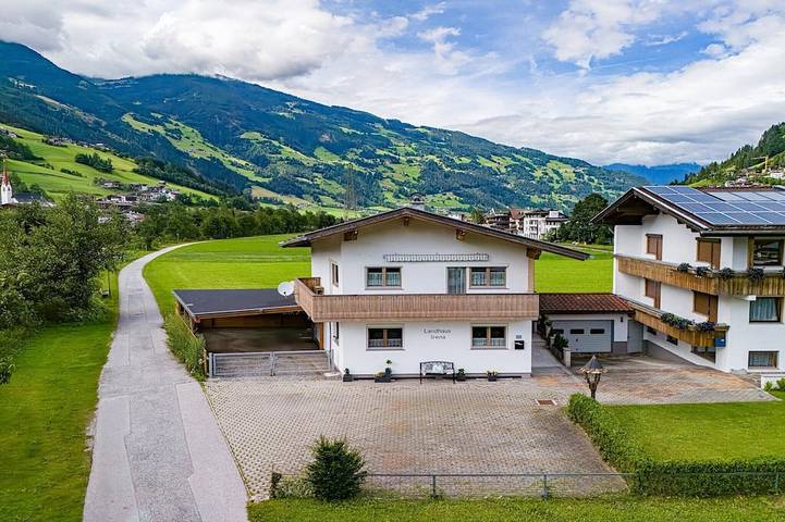Ferienhaus für 6 Personen, mit Garten und Pool sowie Balkon im Zillertal