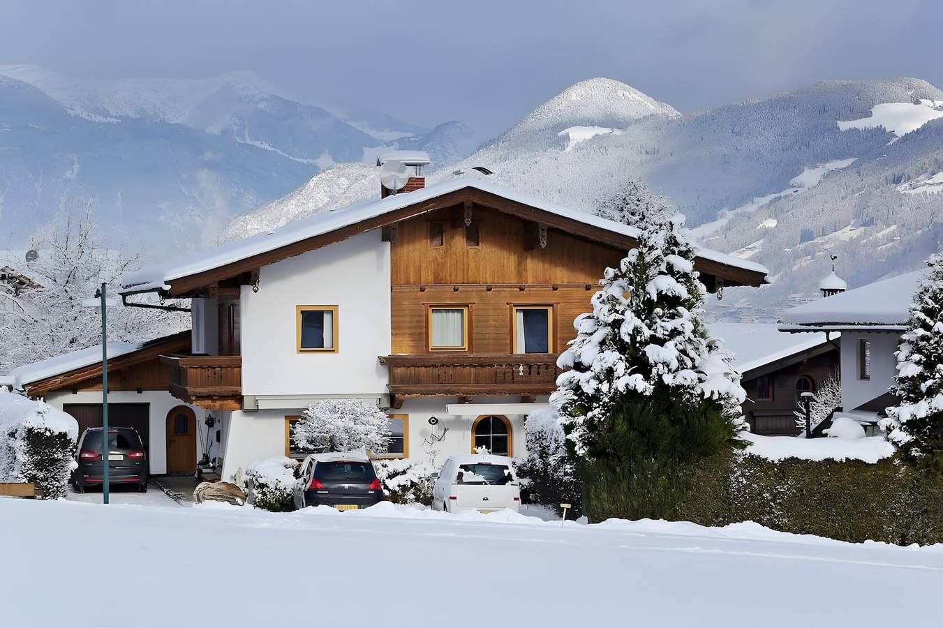 Geheel appartement, Appartement 'Mia' met Uitzicht op de Bergen, Balkon en Wi-Fi in Tux Alps, Ried im Zillertal
