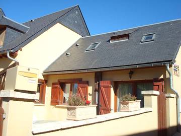 Gîte pour 4 personnes, avec terrasse à Azet