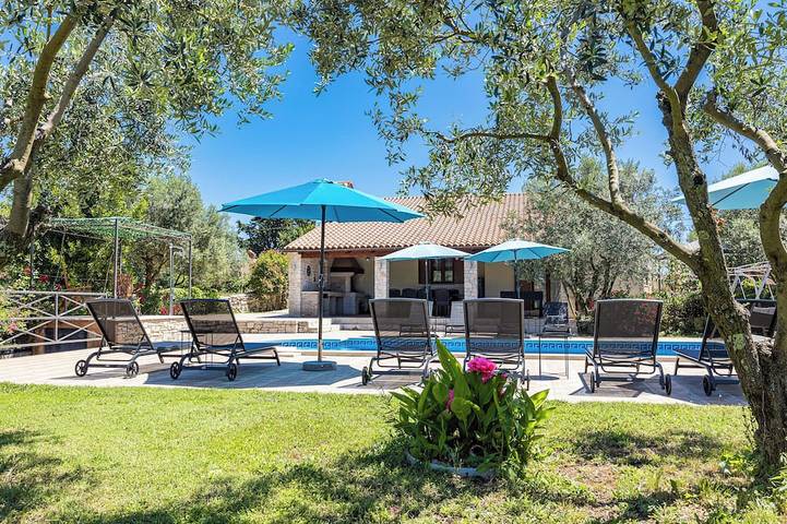 Villa für 10 Personen, mit Balkon und Garten - 1