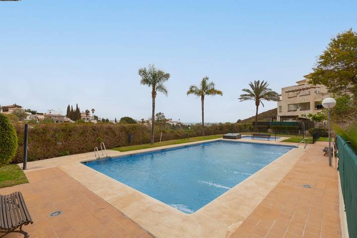 Entire apartment, Apartment 'Arenal Golf Benalmádena' with Shared Pool, Wi-Fi and Air Conditioning in Torrequebrada, Benalmádena