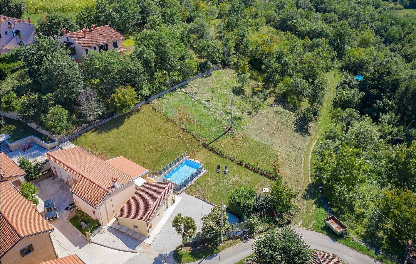 Reizende Ferienwohnung mit Pool, Terrasse und WLAN, 1 km vom Stadtzentrum von Skropeti entfernt in Skropeti, Zentralistrien