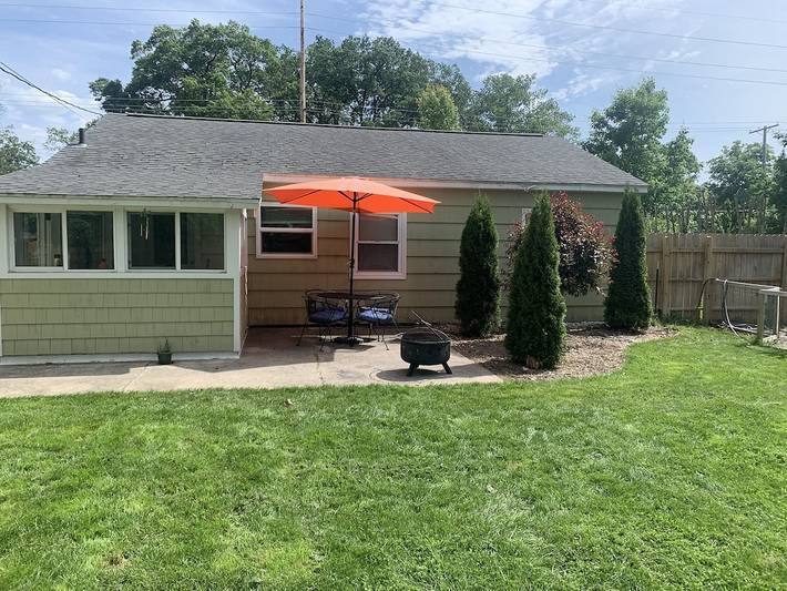 Vacation rental for 6 people, with yard in Traverse City