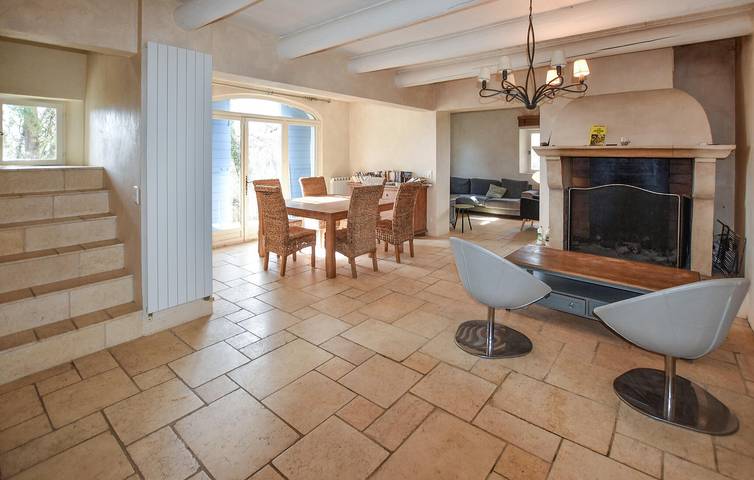 Acogedor apartamento con piscina, aire acondicionado y aparcamiento cerca de Goult 1.5km in Goult, Parque natural regional del Luberon
