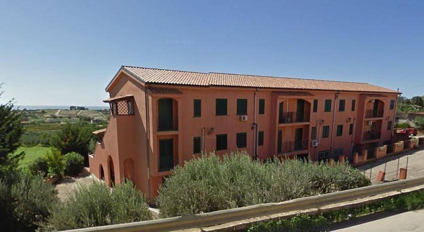 Apartamento de vacaciones para 3 personas, con jardín y vistas además de terraza y piscina para niños - 1