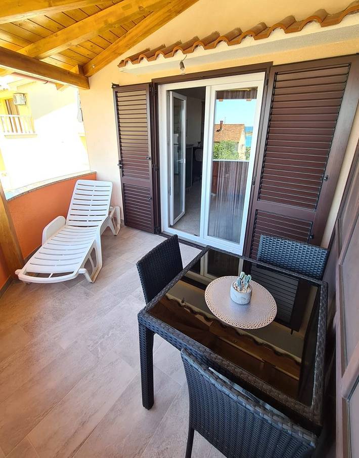 Vacation rental for 2 people, with balcony in Pakostane