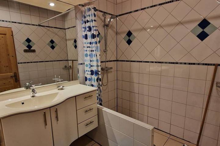 Location de vacances pour 2 personnes, avec piscine ainsi que jardin et jacuzzi à Douzains - 3