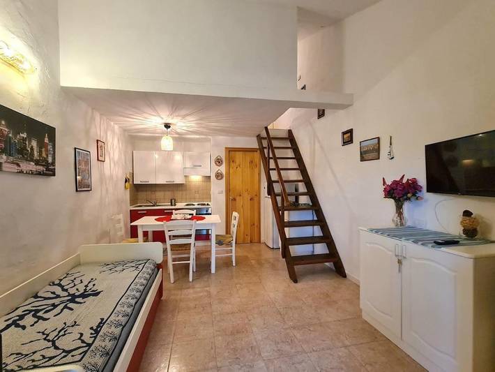 Gîte pour 6 personnes, avec terrasse ainsi que piscine et jardin dans Sole Ruiu - 2