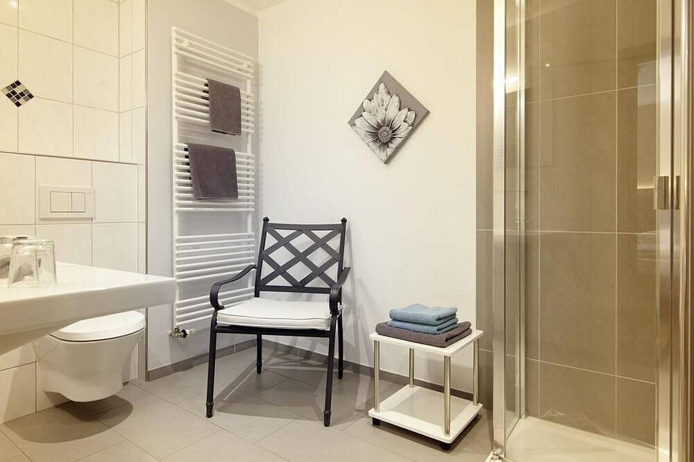 Doppelzimmer mit Dusche und Wc - Hotel \"Zum Stern\" in Schweich, Moseleifel