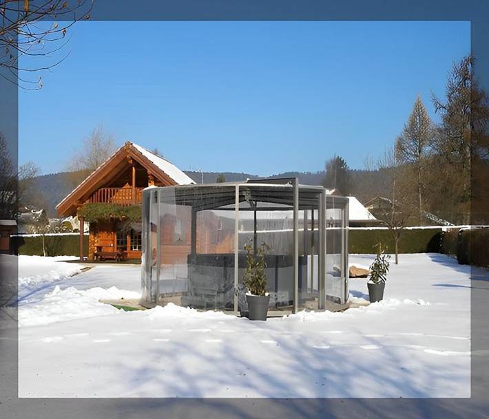 Chalet pour 4 personnes, avec terrasse ainsi que vue sur le lac et jardin