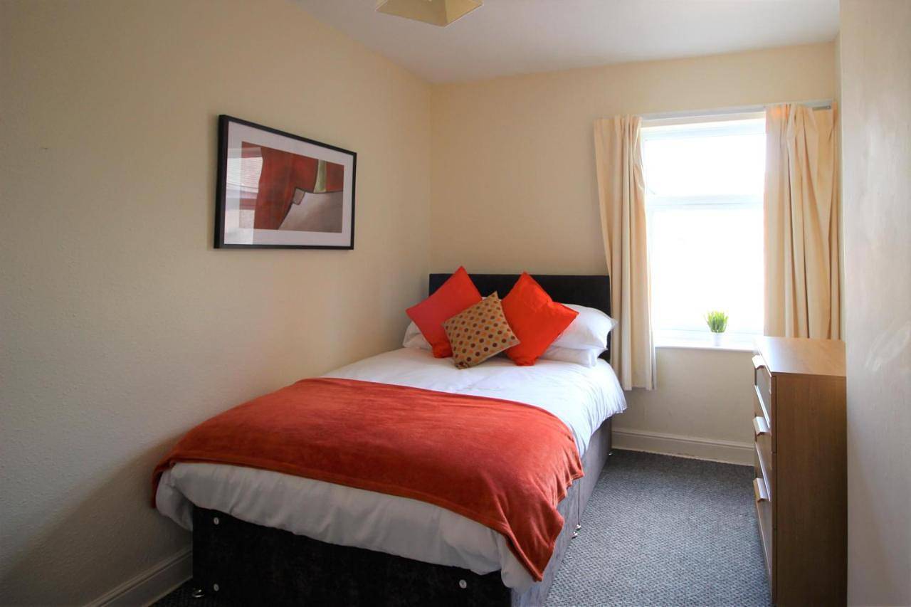Spacious House in Cleethorpes - sleeps 10 in Cleethorpes, Grimsby and Cleethorpes