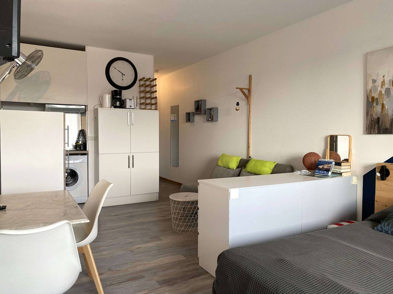 Entire studio, Comfortable studio with closed loggia, 29m², wifi in Balaruc-les-Bains, Côte d'Améthyste