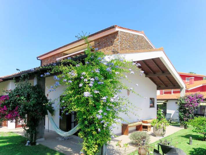 Location de vacances pour 6 personnes, avec Balcon ainsi que Terrasse et Jardin dans Fão