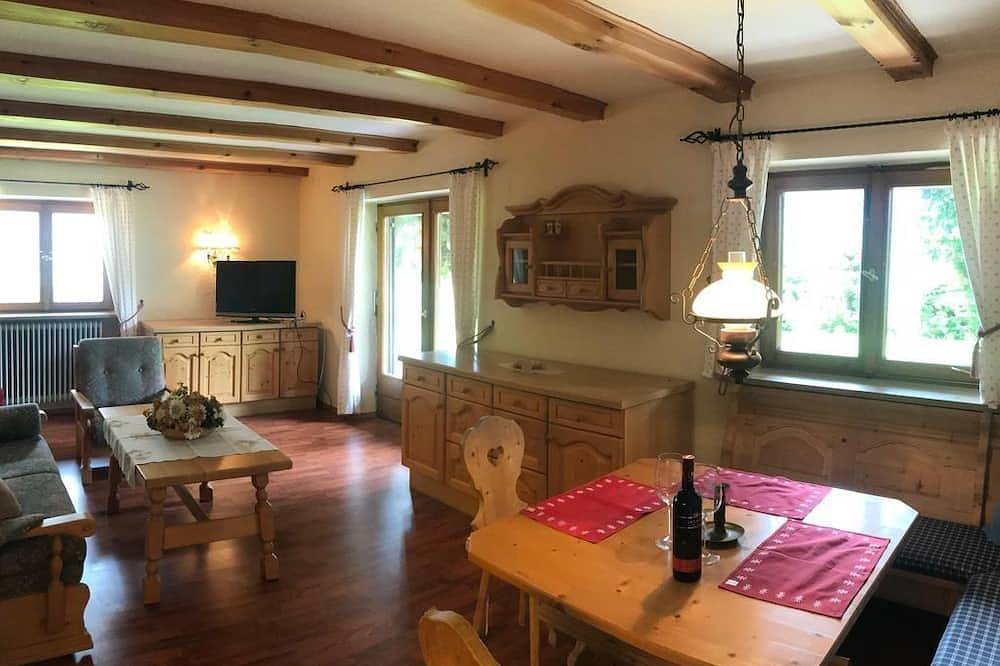 Ganze Wohnung, Apartment Enzian - Landhaus Landauer am See in Buchau, Eben am Achensee