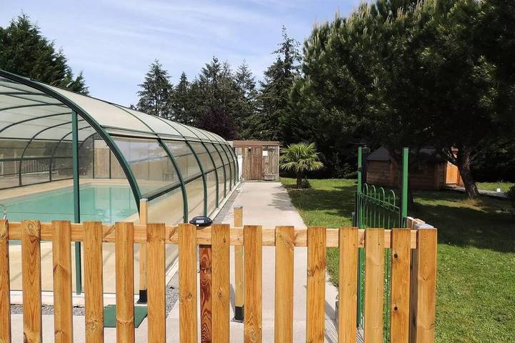 Camping für 3 Personen, mit Terrasse in Allier