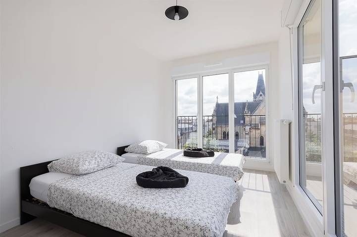 Ganze Wohnung, 20 min to Central Paris - Stade de France at foot -4 bdrs-8 Beds– garage-rooftop in Saint-Denis, Seine-Saint-Denis