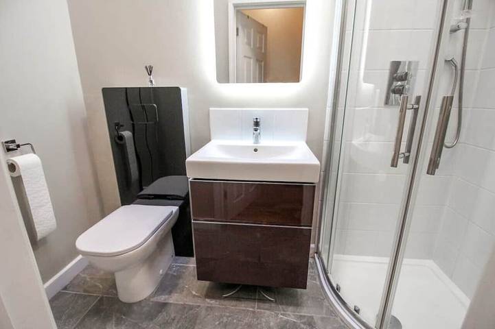 Ganze Wohnung, Private room and bathroom with own entrance near Warwick town ctr in Warwick, Warwickshire