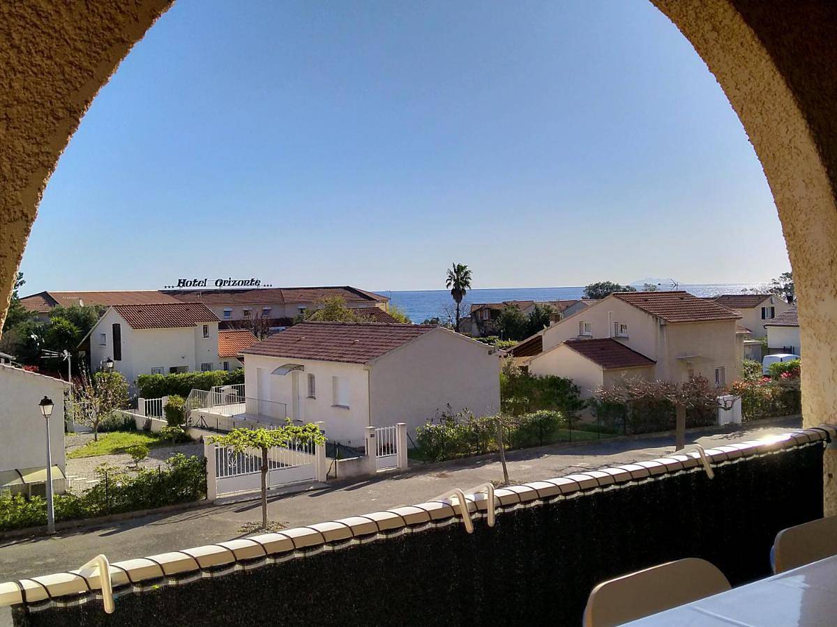 Appartement entier, Studio with Balcony in Cervione, Arrondissement de Corte