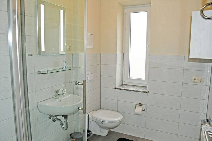 Ganze Wohnung, Ferienwohnung Tilda mit Terrasse - Ferienwohnungen Udars auf Rügen in Schaprode, Rügen