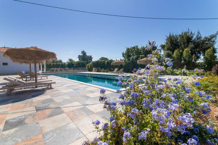 Holiday Home 'Vila Salero 4' with Shared Pool, Wi-Fi and Air Conditioning in Moncarapacho e Fuseta, Parque Natural da Ria Formosa