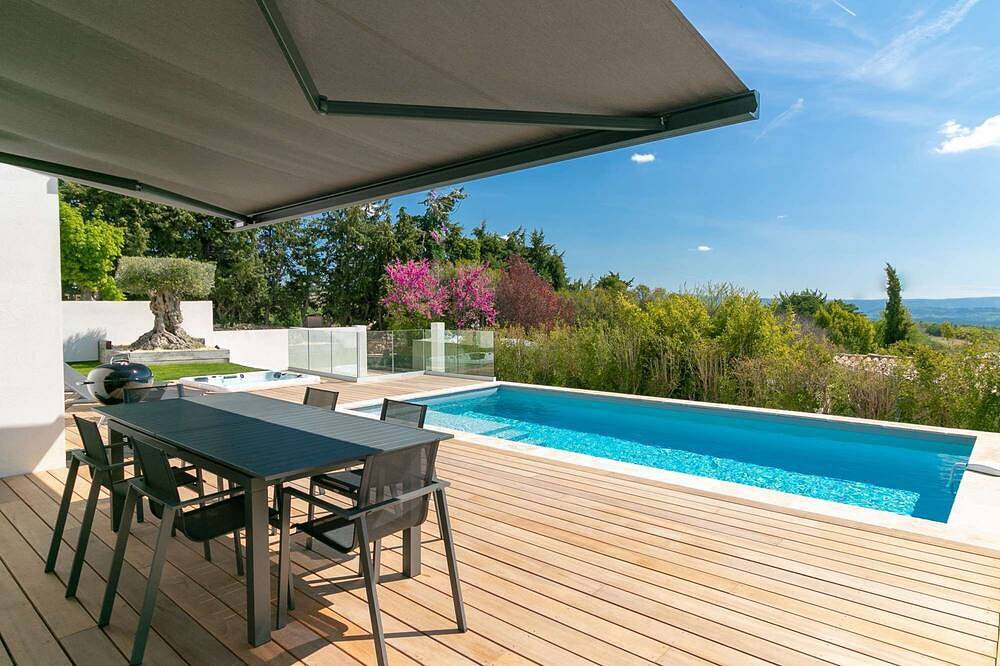 ★Contemporary House Pool &Hot Tub ★ Bersy Luxury Properties® ★ At the foot of Mont Ventoux★ in Bédoin, Parc naturel régional du Mont-Ventoux