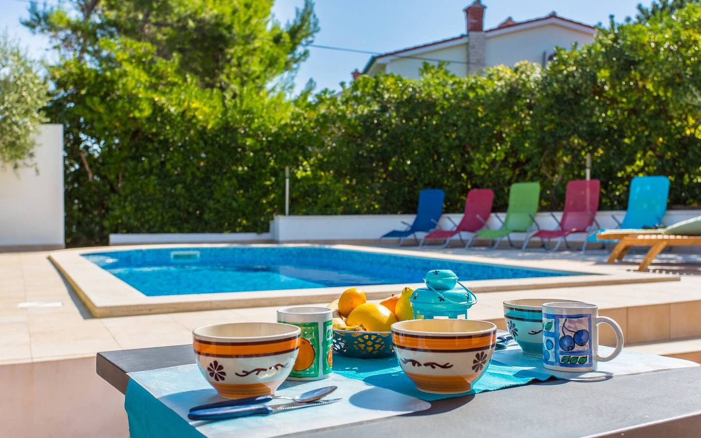 Ganze Wohnung, Apartment Zeljko - mit Pool, 200 m vom Meer, ein Schlafzimmer, überdachte Terrasse, privater Parkplatz, Grill, Außendusche, Sonnenliegen in Silo (Krk), Krk
