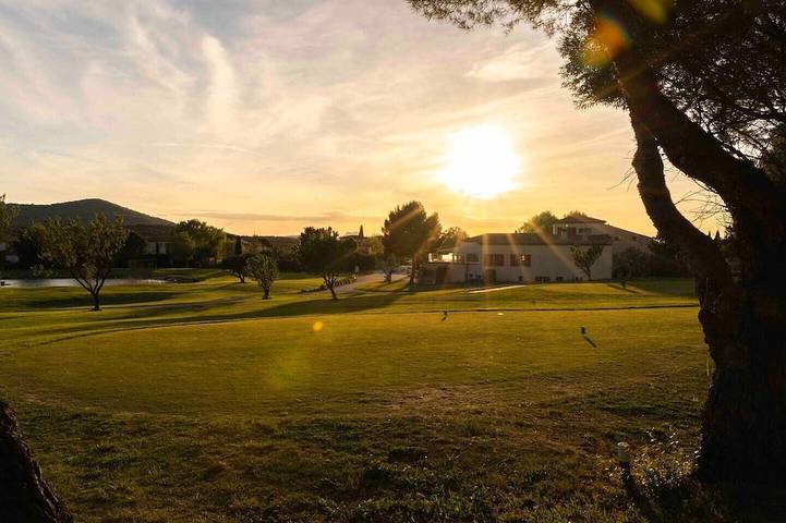 Apartamento entero, Magnificent lake view at Golf de Pont-Royal in Mallemort, Region de Arles