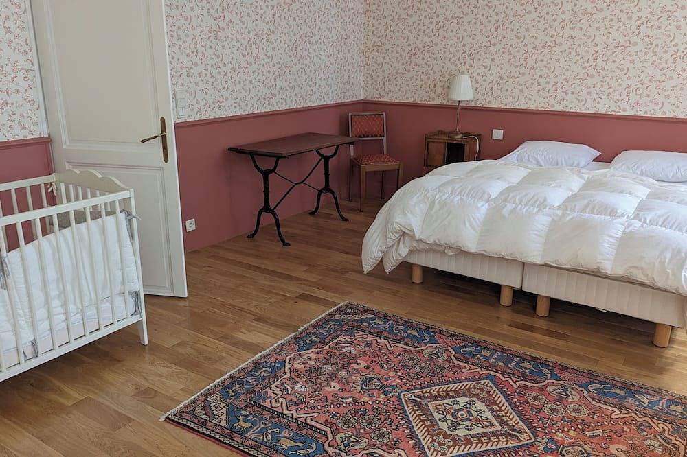 Maison familiale avec beaucoup de charme en Bourgogne entre Paris et Lyon. in Région de Montbard