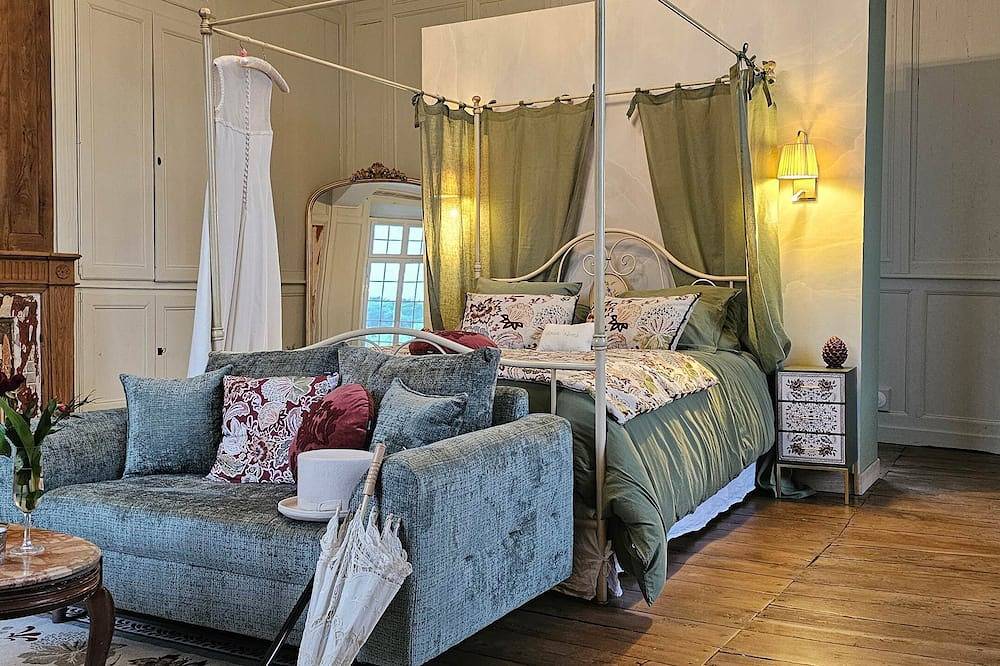Appartement entier, Chambre au Château de la noé sèche \" Alchémille \" in Le Fœil, Cotes-d'Armor