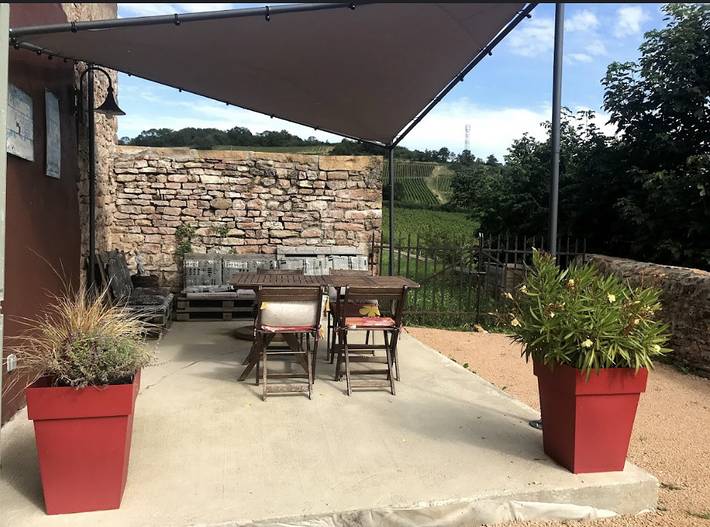 Gîte pour 4 personnes, avec jardin à Leynes - 2