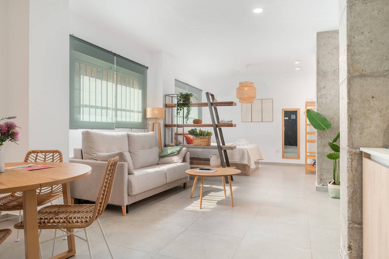 Apartamento entero, Apartamento 'Nuevo Estudio Junto A Sta Justa 1' con Wi-Fi y Aire Acondicionado in San Pablo-Santa Justa, Sevilla