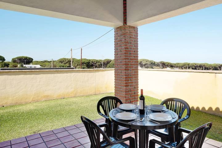 Charmante Casita Torre de Meca 1 avec terrasse, jardin et Wi-Fi in Los Caños de Meca, Barbate
