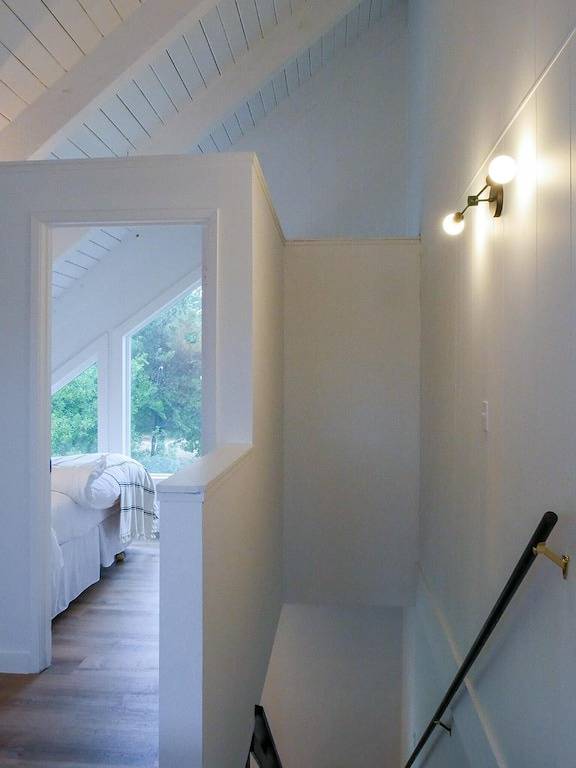 Ocean Shores cozy chalet located within steps from the beach in Ocean Shores Beach, Ocean Shores