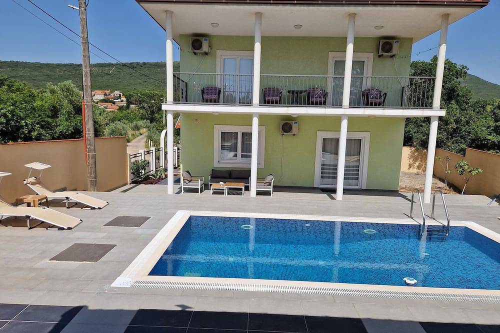 Villa for 8 People in Luštica, Montenegro